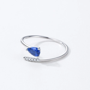 Anello in argento S925 con zircone blu a goccia e design a serpente intrecciato