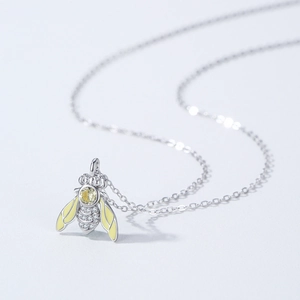 Collier pendentif abeille en argent 925 avec émail jaune et zircons étincelants