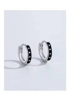 Detail von 925 Sterling Silber Creolen mit schwarzer Emaille und Sternenmustern