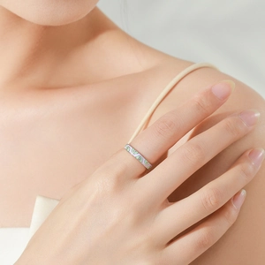 Elegant 925 sterling silver ring with lavender and green wavy enamel and white zircons