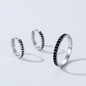 Minimalist 925 silver earring and ring set with black enamel arrow patterns