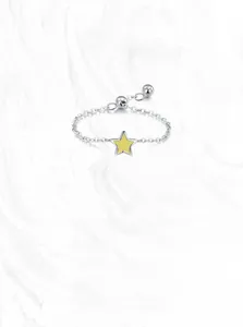 Detailed close-up of 925 sterling silver chain ring featuring a yellow star and S925 hallmark