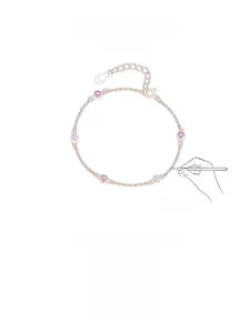 Detailansicht eines rosévergoldeten S925 Silberarmbands mit runden rosa Steinen und Stempel