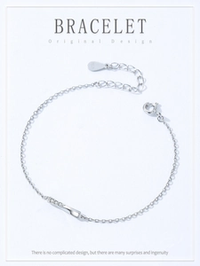 Dettaglio del bracciale in argento sterling 925 con marchio S925 e micro zirconi