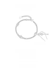 Macro detail of S925 sterling silver four-leaf clover bracelet showing the purity hallmark