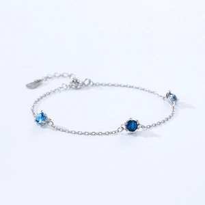 Elegant S925 sterling silver chain bracelet featuring three round sparkling blue gemstones