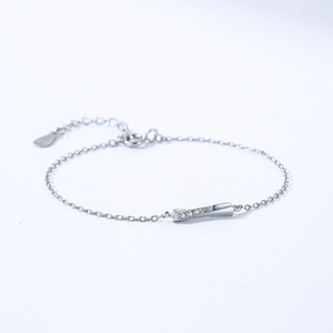 Elegante bracciale in argento sterling 925 con barra intrecciata e accenti in zirconia