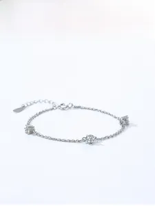 Détail du bracelet double chaîne en argent sterling 925 avec zircons et chaînette de réglage