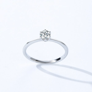 Bague solitaire classique en argent 925 à six griffes avec diamant rond brillant