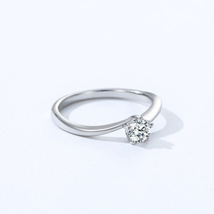 S925 sterling silver classic six-prong solitaire ring with brilliant round cut zircon
