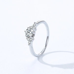 Elegant 925 sterling silver engagement ring with brilliant round cut diamond and side stones