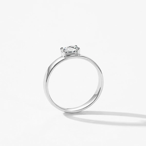 Anello classico in argento S925 con zircone brillante e incastonatura a 4 griffe