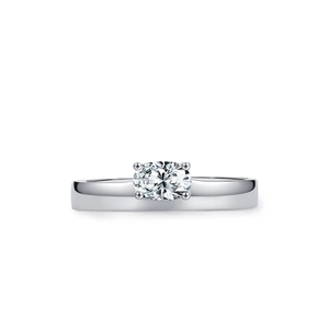 Anello elegante in argento sterling S925 con zircone ovale e castone minimalista