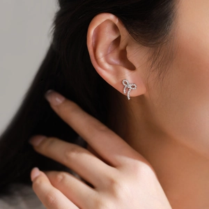 Boucles d'oreilles nœud élégantes en argent S925 avec pavé de zircons étincelants