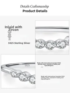 Détail de la bague en argent S925 avec zircons 5A sertis à la main et gravure