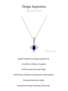 Gros plan du pendentif argenté en losange avec saphir bleu et quatre pierres brillantes