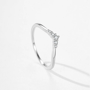 Minimalist s925 silver V-shaped ring with five sparkling round gradient zircons
