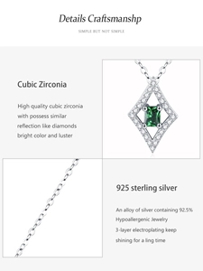 Détail du collier en argent 925 avec pendentif en zircone verte taille émeraude
