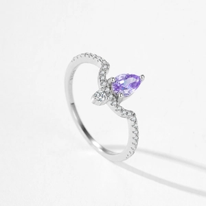 Bague vague en argent S925 avec améthyste en forme de poire et détails en diamant fin
