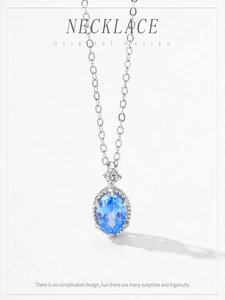 Détail du collier en argent S925 avec zircon bleu ciel ovale et bordure perlée