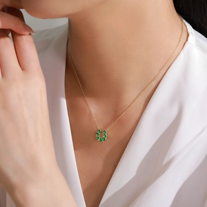 Collier fer à cheval doré en argent S925 orné de cristaux brillants vert émeraude