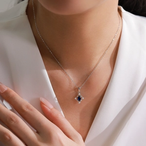 Collier vintage en argent S925 avec pendentif saphir bleu et cristaux d'étoiles scintillants
