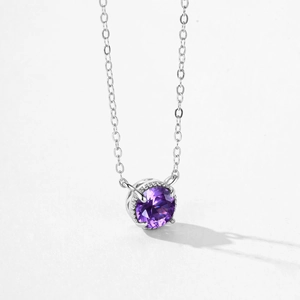 Elegante S925 Sterlingsilber Kette mit rundem violettem Zirkonia Anhänger in Krappenfassung