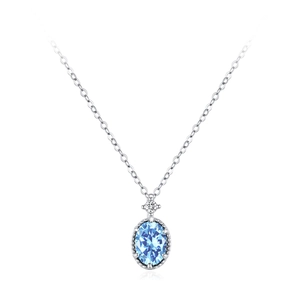 Collier en argent S925 avec pendentif en zircon bleu ovale sur fond blanc brillant