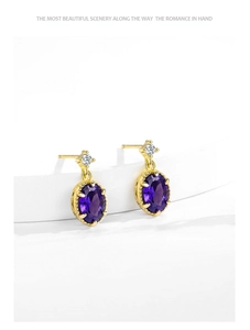Macro de boucles d'oreilles améthyste vintage avec placage or et détails en zircon
