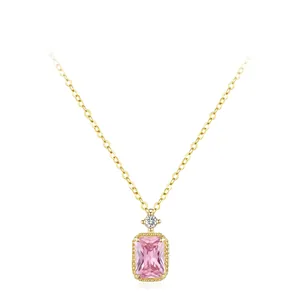 Élégant collier en argent S925 avec pendentif en cristal carré rose sur chaîne dorée