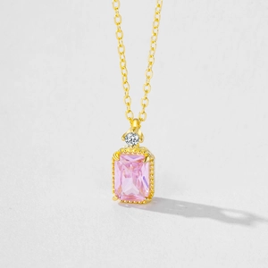 Collier en argent S925 avec pendentif zircon rose rectangulaire et bordure dorée