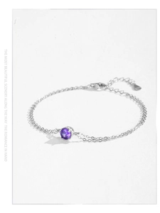 Macro shot of S925 sterling silver lobster clasp and adjustable double chain details