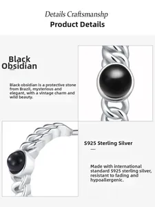 Détail de la bague en argent S925 avec texture tressée et pierre d'obsidienne noire ronde
