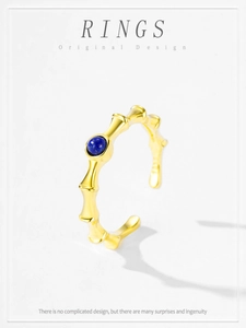 Detailed macro shot of 18K gold bamboo style ring with round lapis lazuli stone
