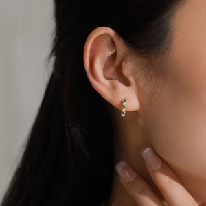 Boucles d'oreilles luxueuses en argent S925 plaqué or 14K avec zircons verts et blancs
