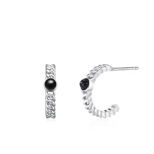 Boucles d'Oreilles Clous en Argent Sterling 925 Style Romain Rétro Texture Tissée pour Femmes Zirconia Noir Incrusté Bijoux d'Oreille en Forme de C