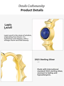 Détail de la boucle d'oreille bambou en argent S925 doré 14K avec pierre de lapis-lazuli