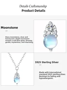 Détail macro du pendentif en argent 925 avec pierre de lune bleue et oxyde de zirconium