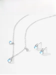 Détail du parure collier et boucles d'oreilles en argent S925 avec pierre de lune