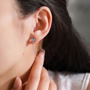 Eleganti orecchini nappa in argento 925 con pietra di luna e zirconi scintillanti