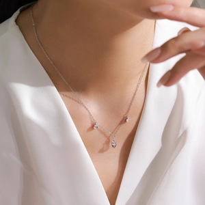 Collier en argent sterling S925 avec pierre de lune et accents de diamants brillants
