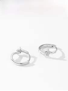 Detailansicht der S925 Sterling Silber Stern-Ohrringe mit pavé-gefassten Zirkoniasteinen
