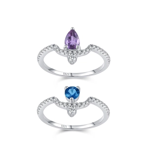 Set di anelli in argento S925 con gemma viola a goccia e cristallo rotondo blu