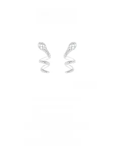 Détail des boucles d'oreilles serpent en argent 925 avec structure en maille évidée