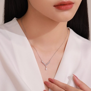 Elegant S925 sterling silver V-shape necklace with sparkling teardrop pendant for women