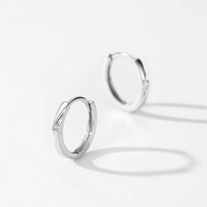 Eleganti orecchini Mobius in argento S925 con zircone e design minimalista moderno