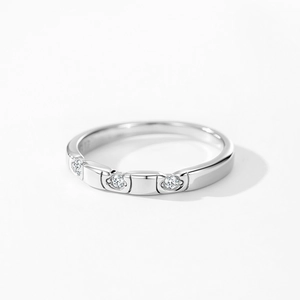 Minimalist S925 sterling silver geometric ring with three inlaid round sparkling diamonds