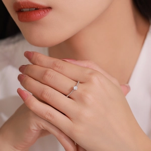 Elegant S925 sterling silver ring with sparkling round diamond and bead design band