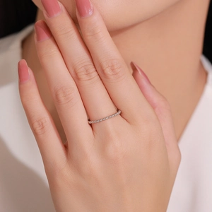 Minimalistischer S925 Sterlingsilber Ring mit feiner Mikropavé-Fassung und Blasen-Design