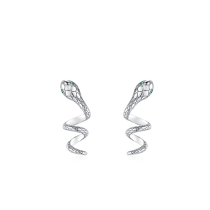 Boucles d'oreilles serpent élégantes en argent 925 avec yeux en zircon vert sur fond blanc